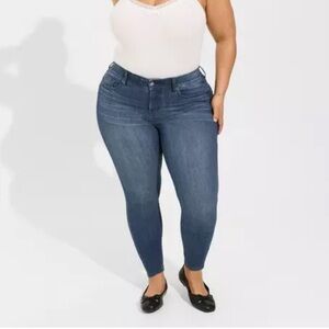 Torrid Bombshell Skinny Stretch High Rise Jeans